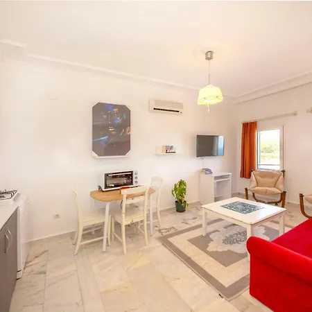 度假居 Charming House With Fascinating View, Shared Pool And Terrace Near Beach In Gumusluk, Bodrum