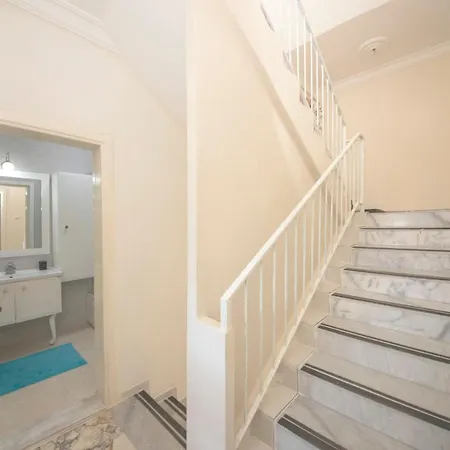度假居 Charming House With Fascinating View, Shared Pool And Terrace Near Beach In Gumusluk, Bodrum 古穆斯卢克